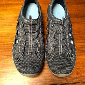 Women’s Sketchers Slip-ons